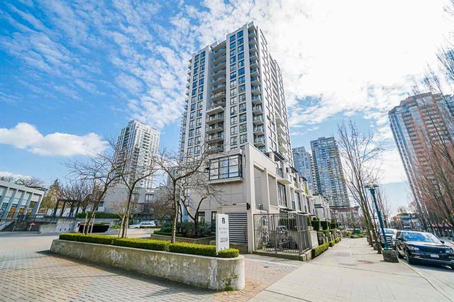 Immaculate 1 bedroom condo with great Mountain views in Coquitlam Centre!