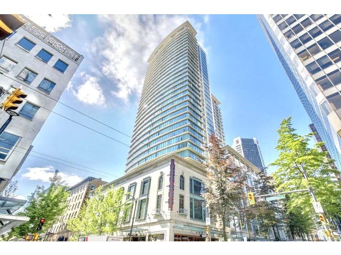 Nicely renovated 2 level, ” Live & Work ” condo in the prime Biz District of Downtown Vancouver